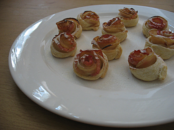 apple roses in puff pastry